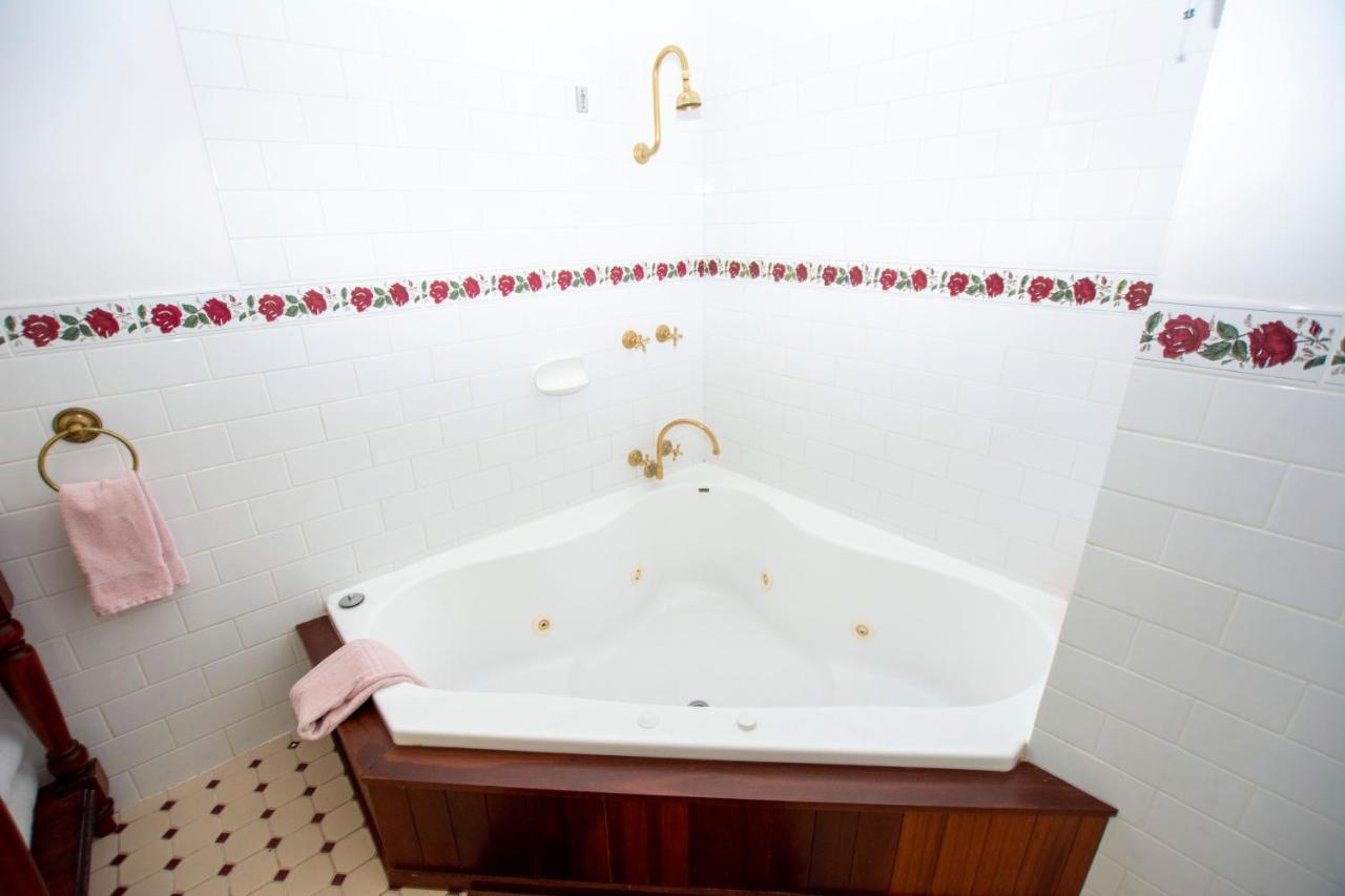 Gooseberry Hill ローズブリッジ ハウス ベッド アンド ブレックファースト アダルト リトリート Bed & Breakfast エクステリア 写真